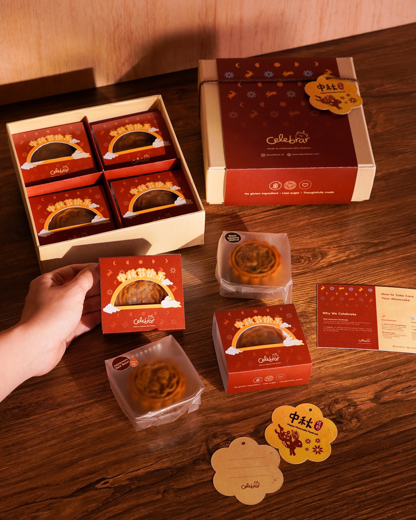 Celebrar Mid-Autumn Mooncake, open box with cross-section